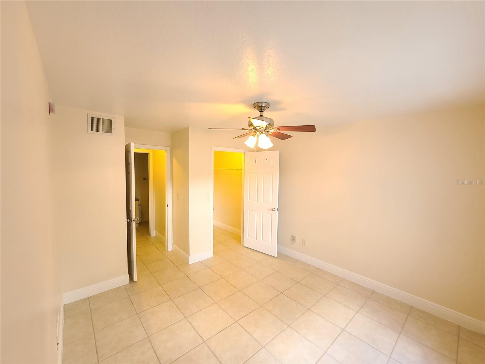 O6434547 Property Photo 11