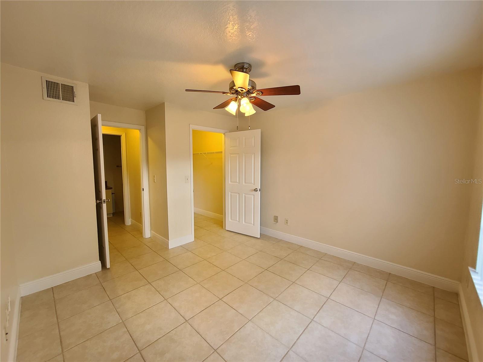 O6434547 Property Photo 12