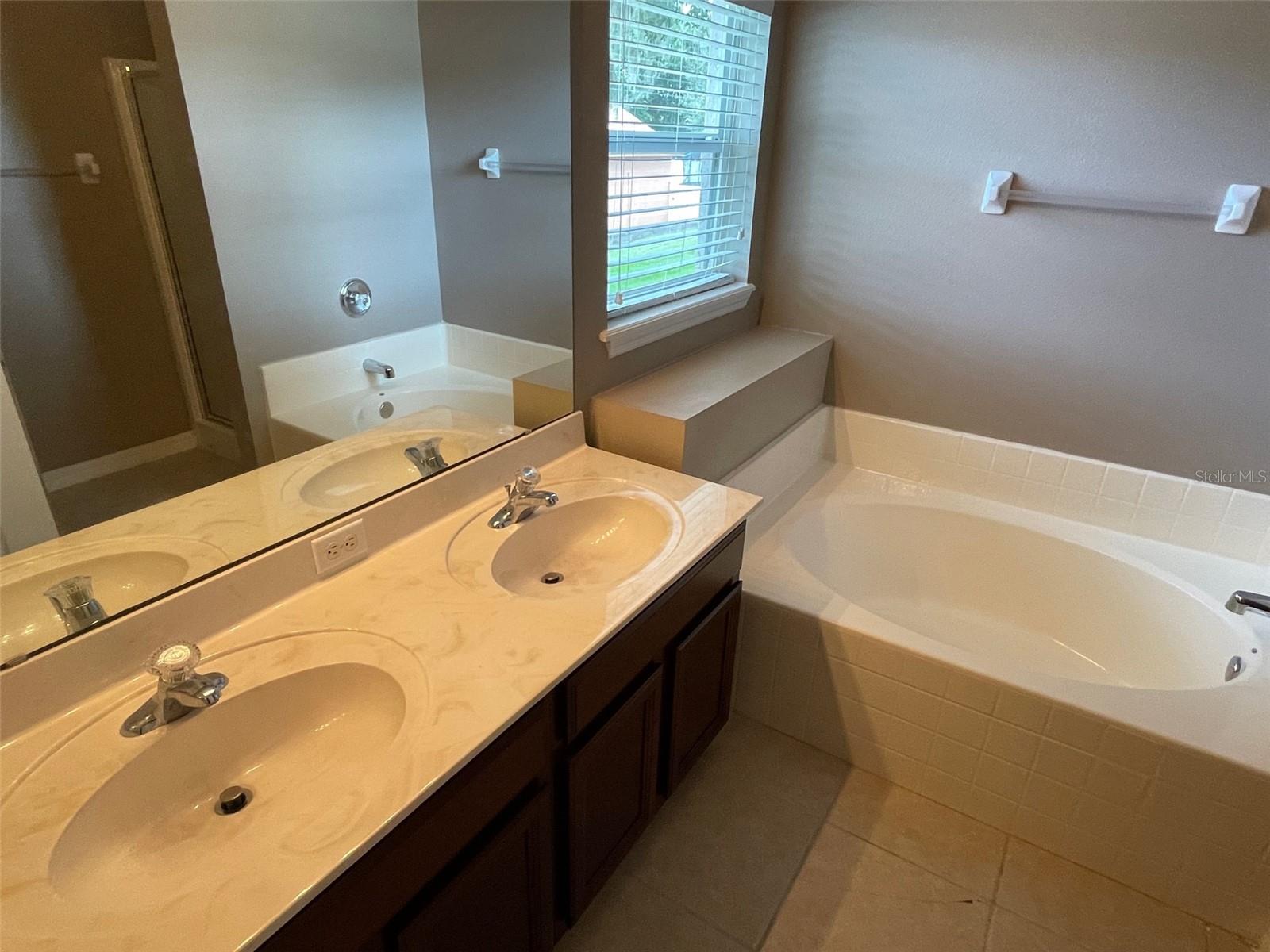 7815 Rex Hill Trl Property Photo 16