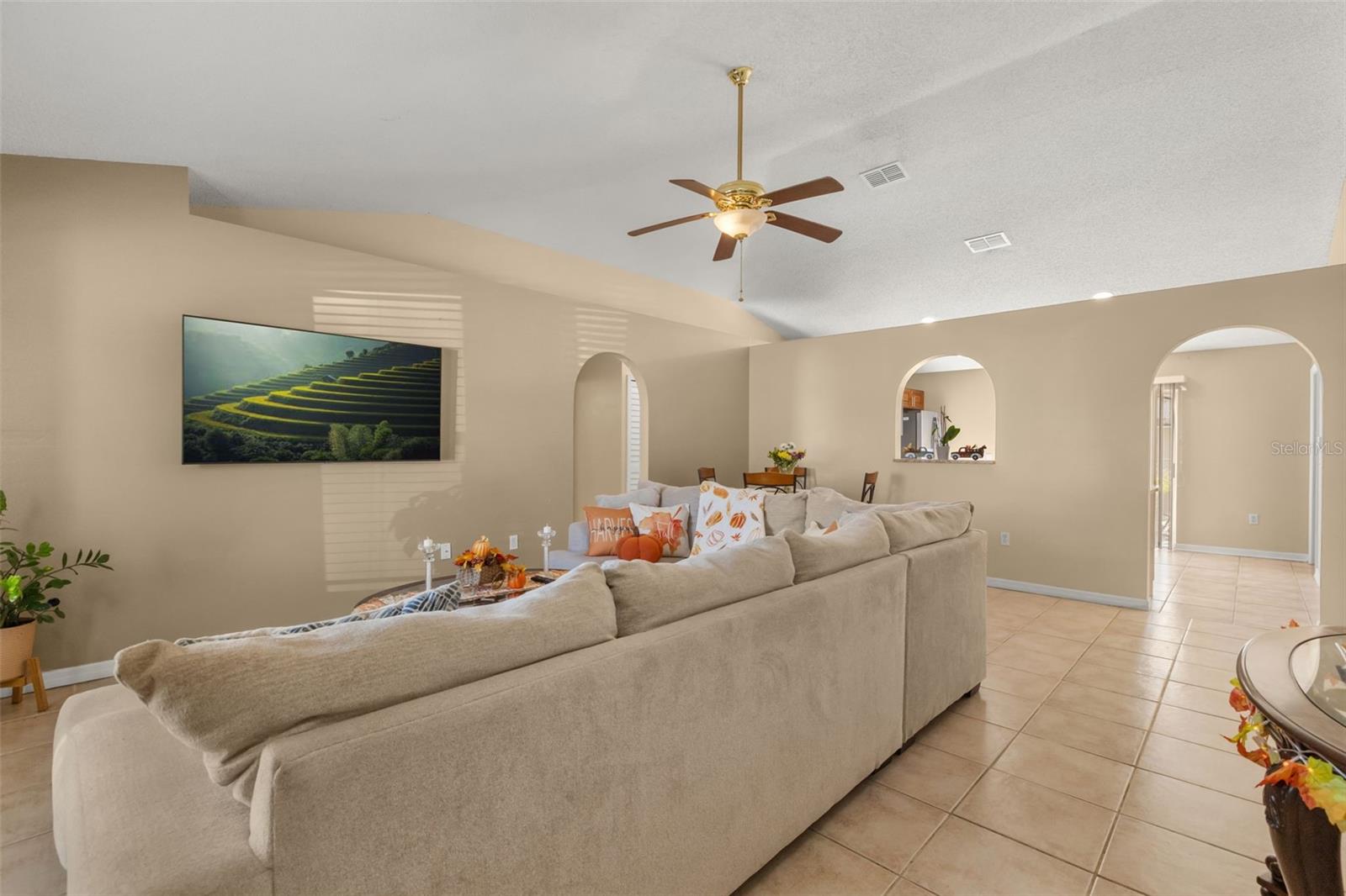 374 Colonade Ct Property Photo 4