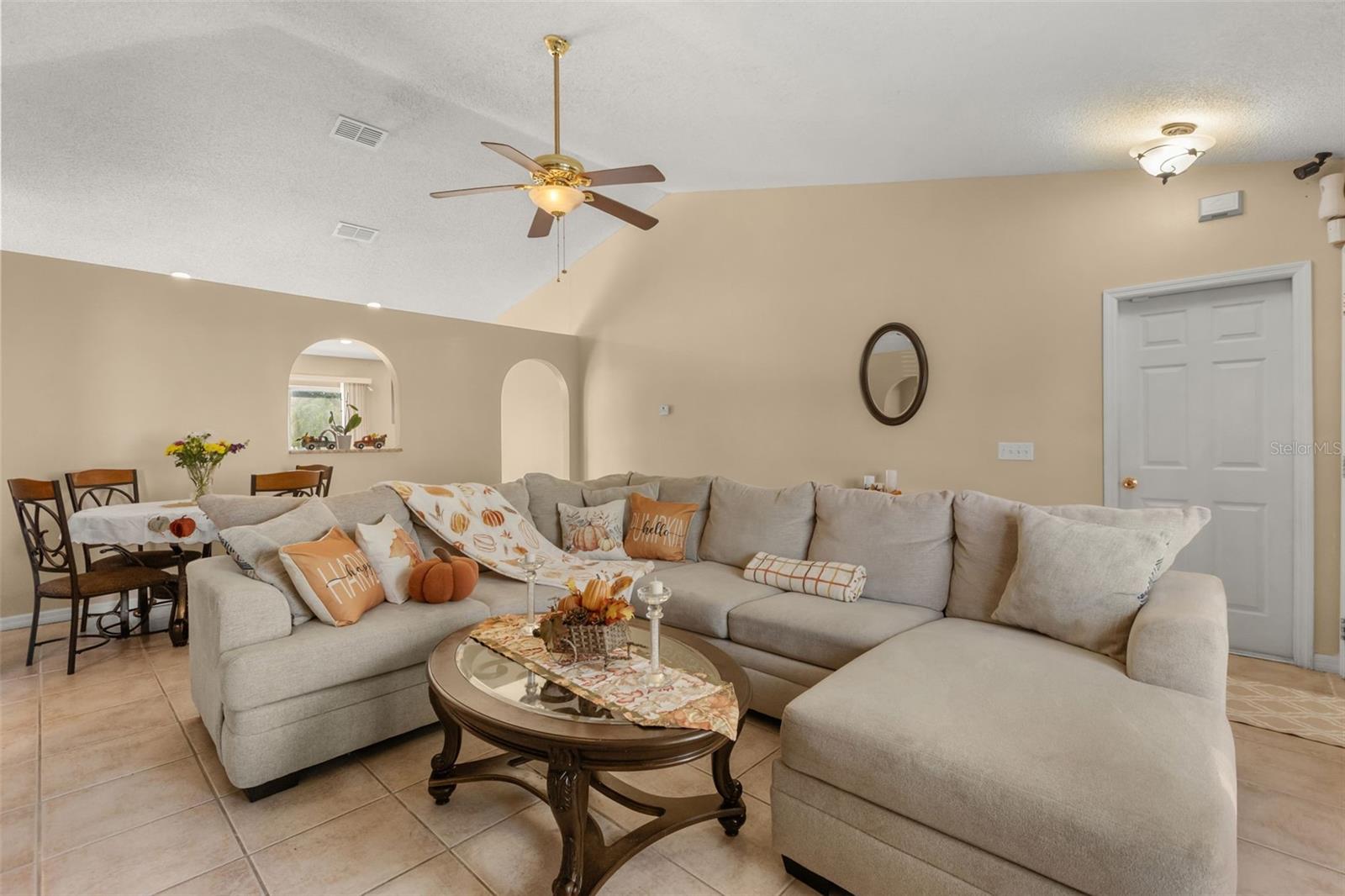 374 Colonade Ct Property Photo 5