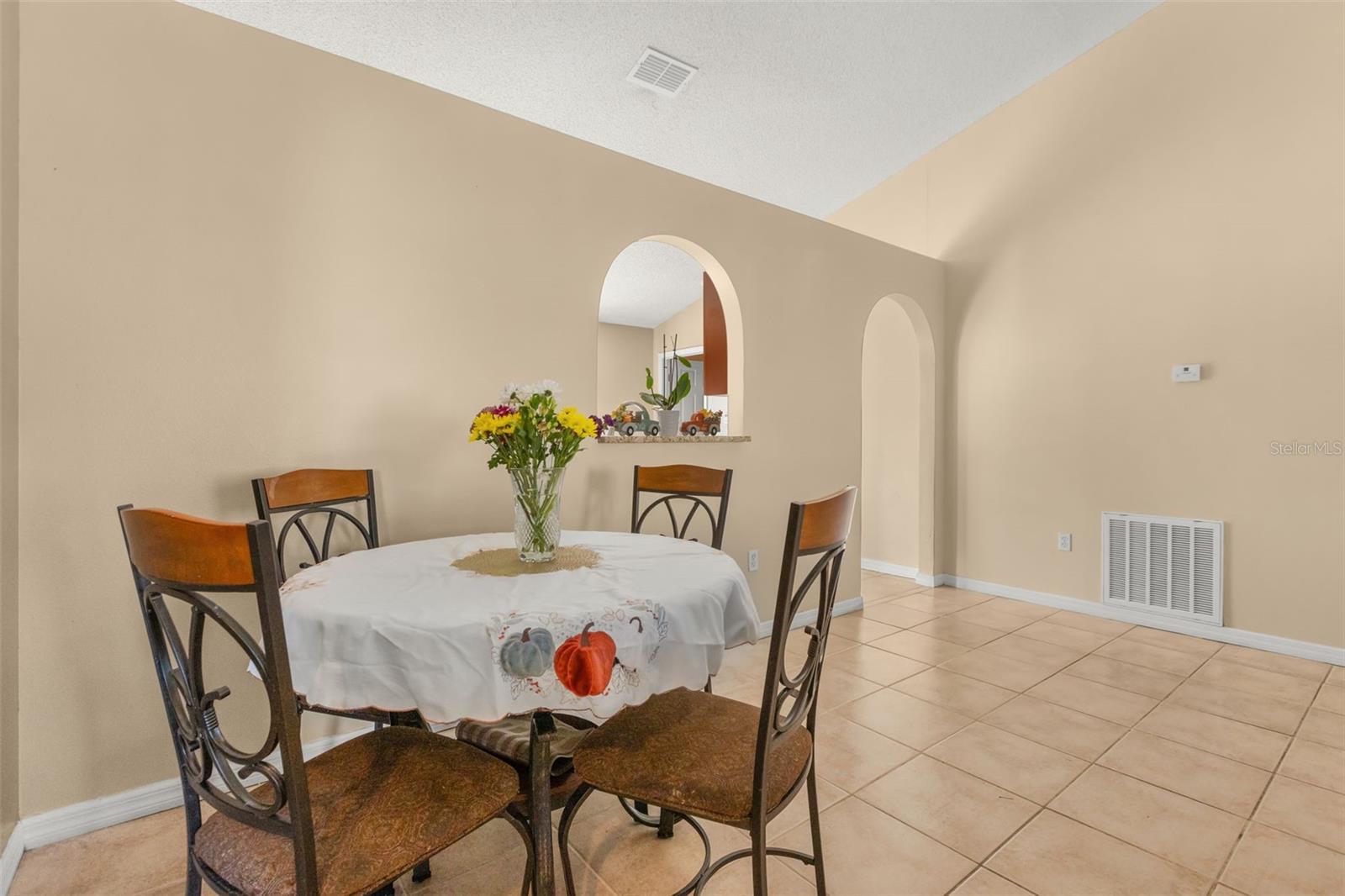 374 Colonade Ct Property Photo 7