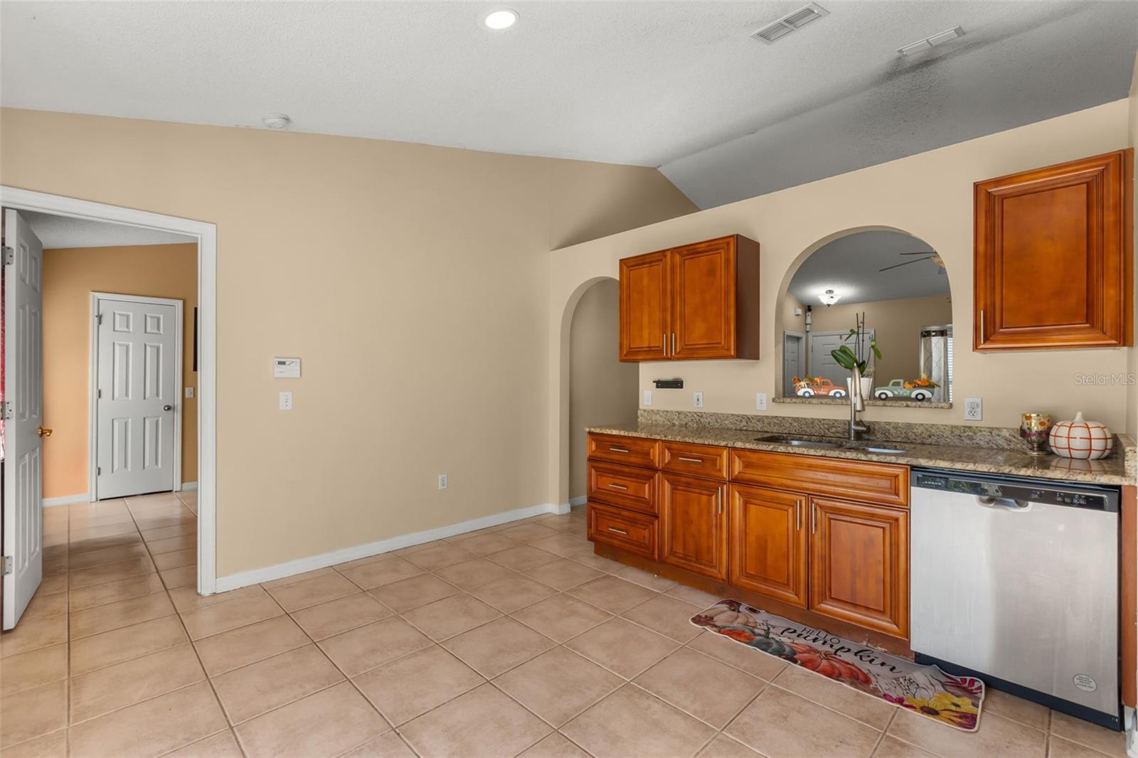 374 Colonade Ct Property Photo 11