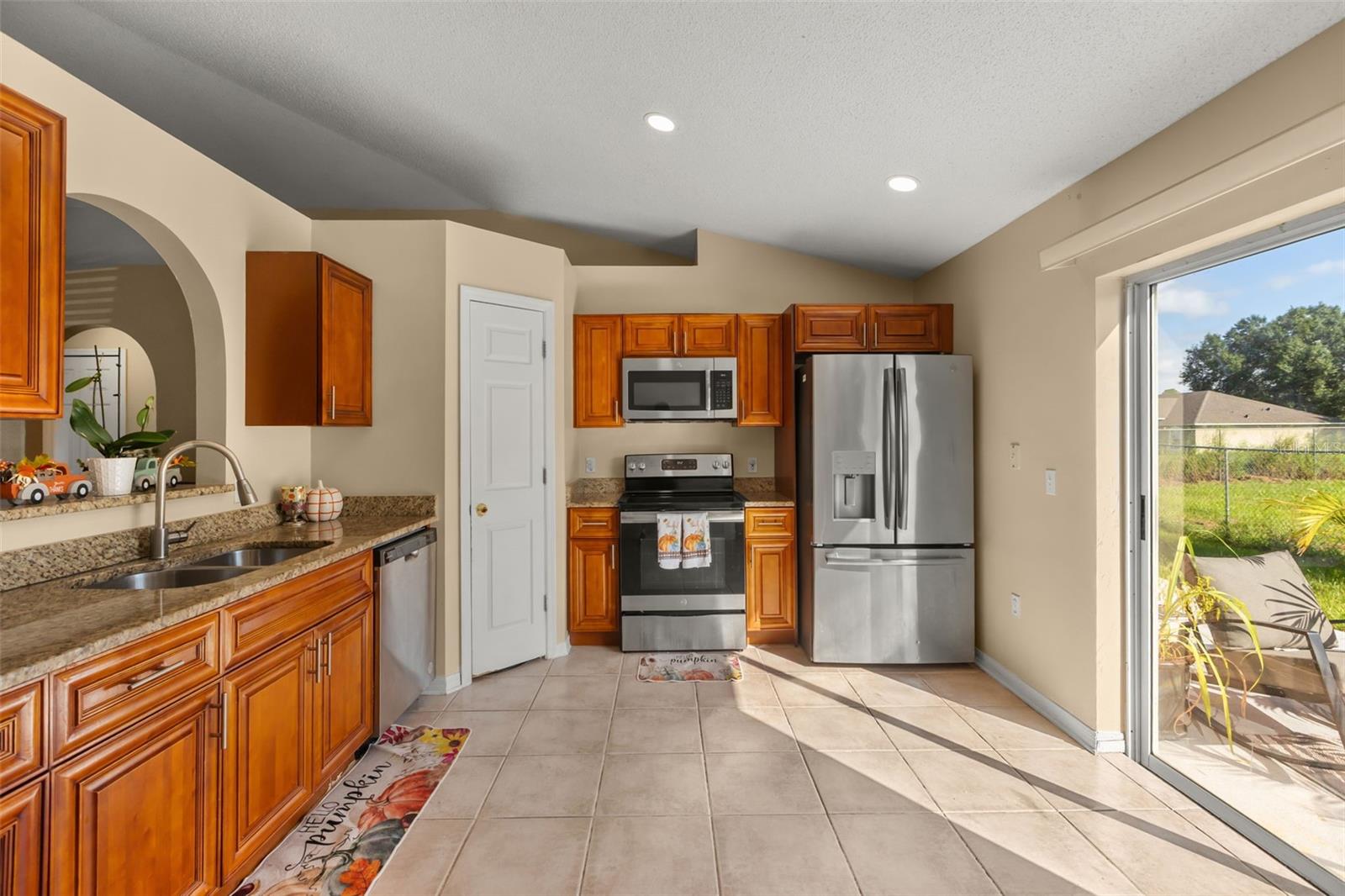 374 Colonade Ct Property Photo 12