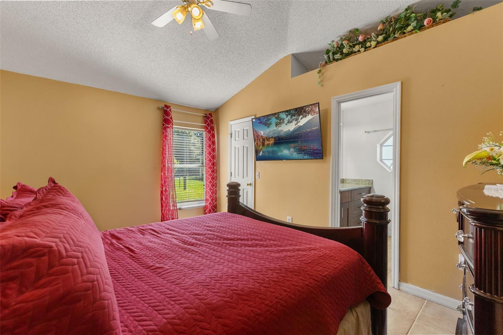 374 Colonade Ct Property Photo 23