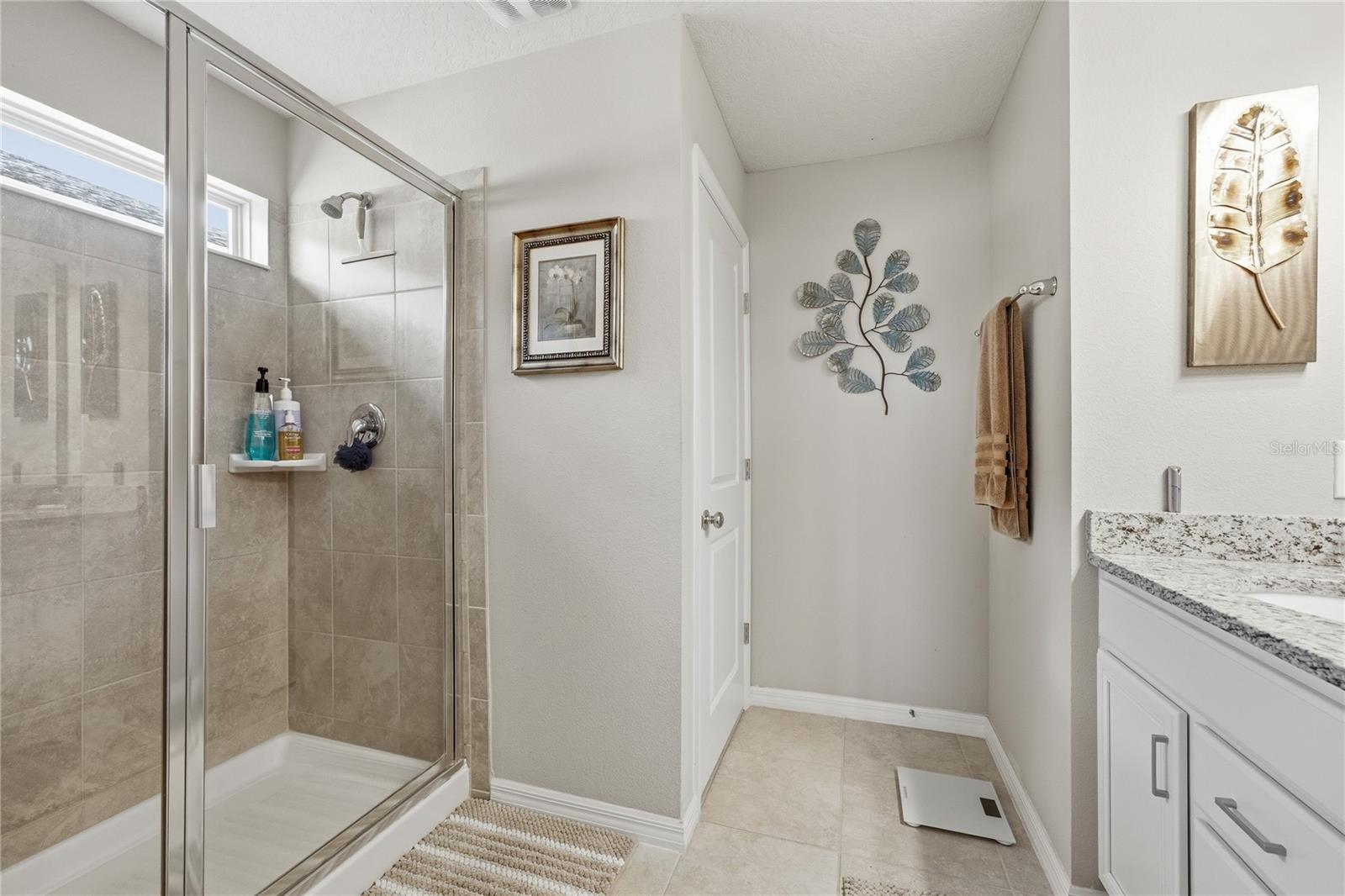 5010 Caspian St Property Photo 25
