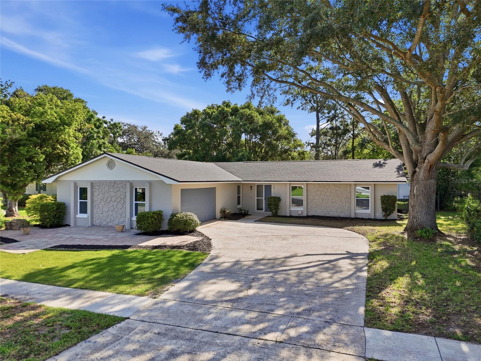 1011 Manchester Cir Property Photo 1