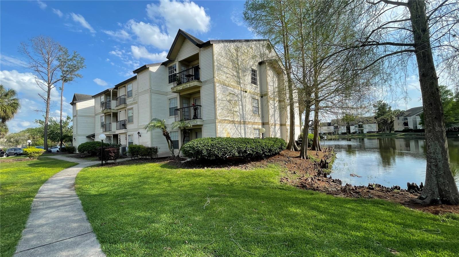 1916 LAKE ATRIUMS CIR #33 Property Photo 1