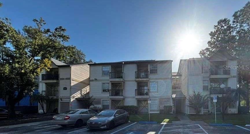 1916 LAKE ATRIUMS CIR #33