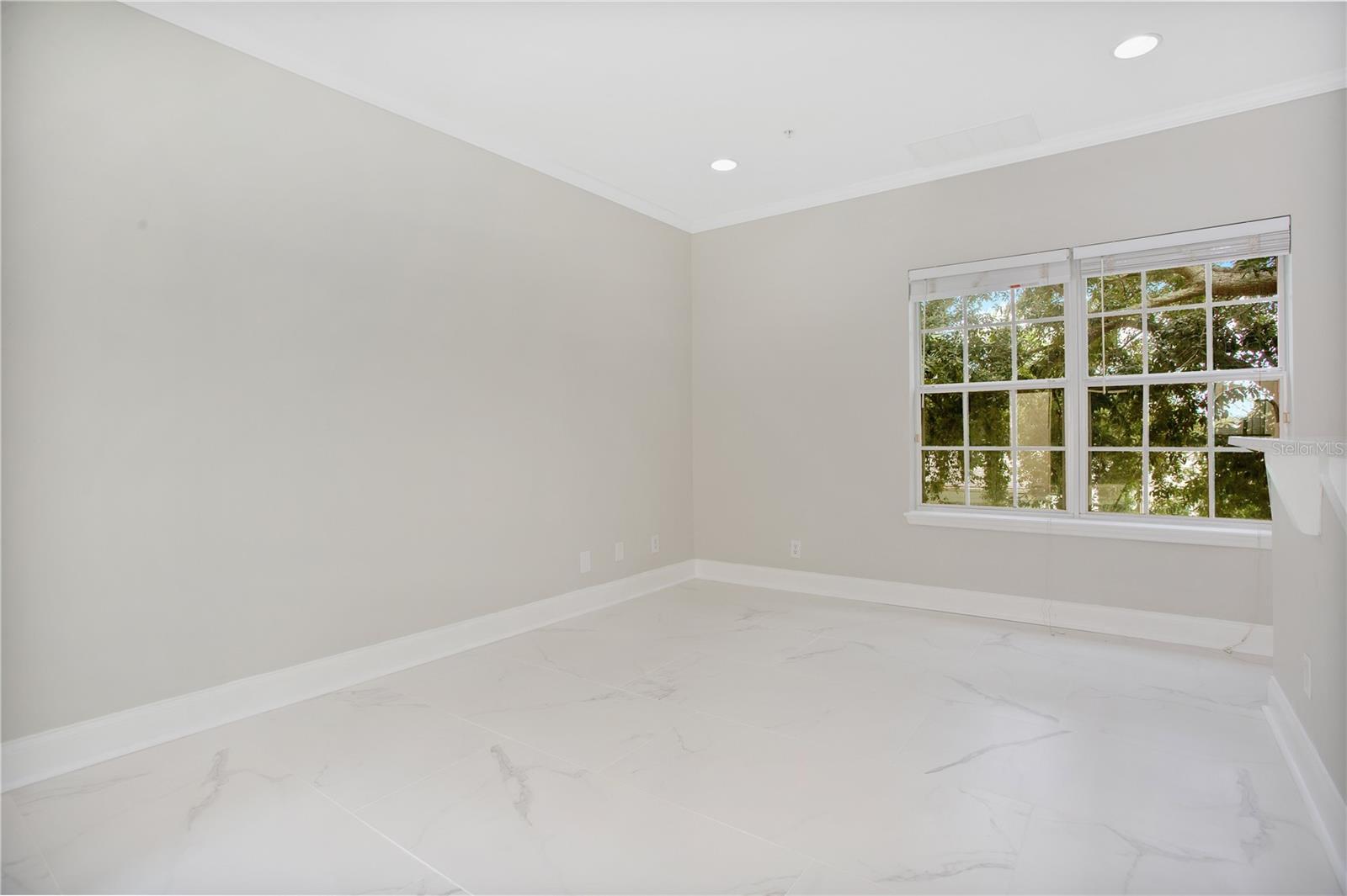 310 E Vanderbilt St #3 Property Photo 9