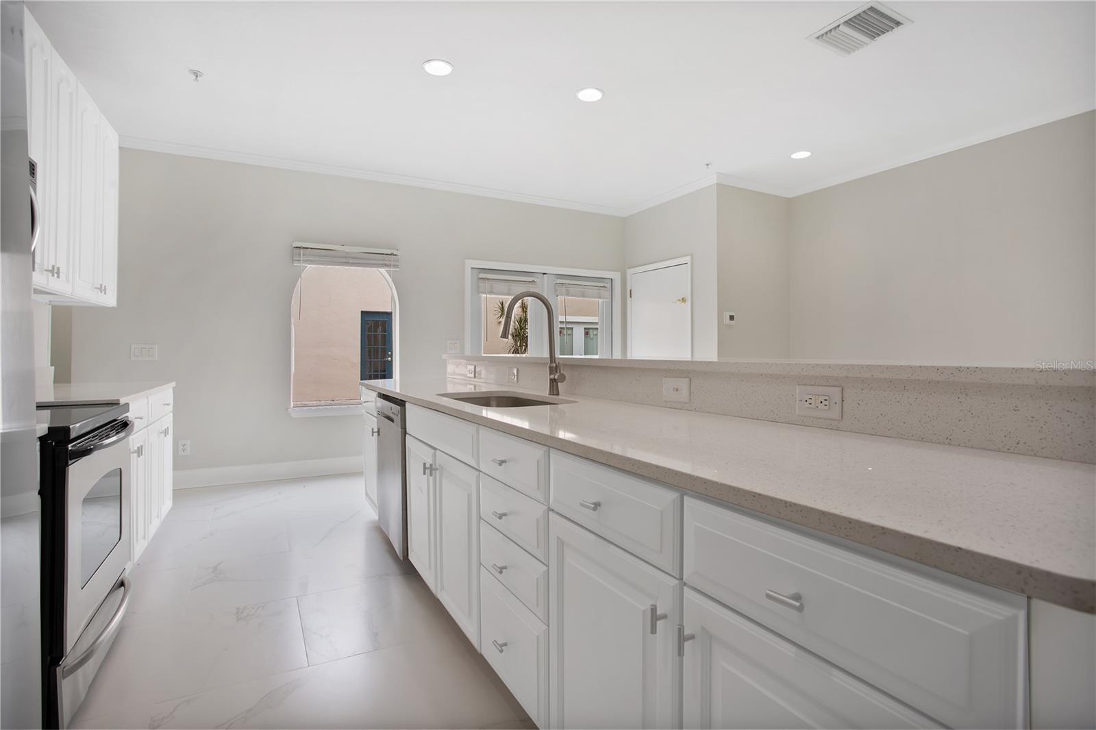 310 E Vanderbilt St #3 Property Photo 10
