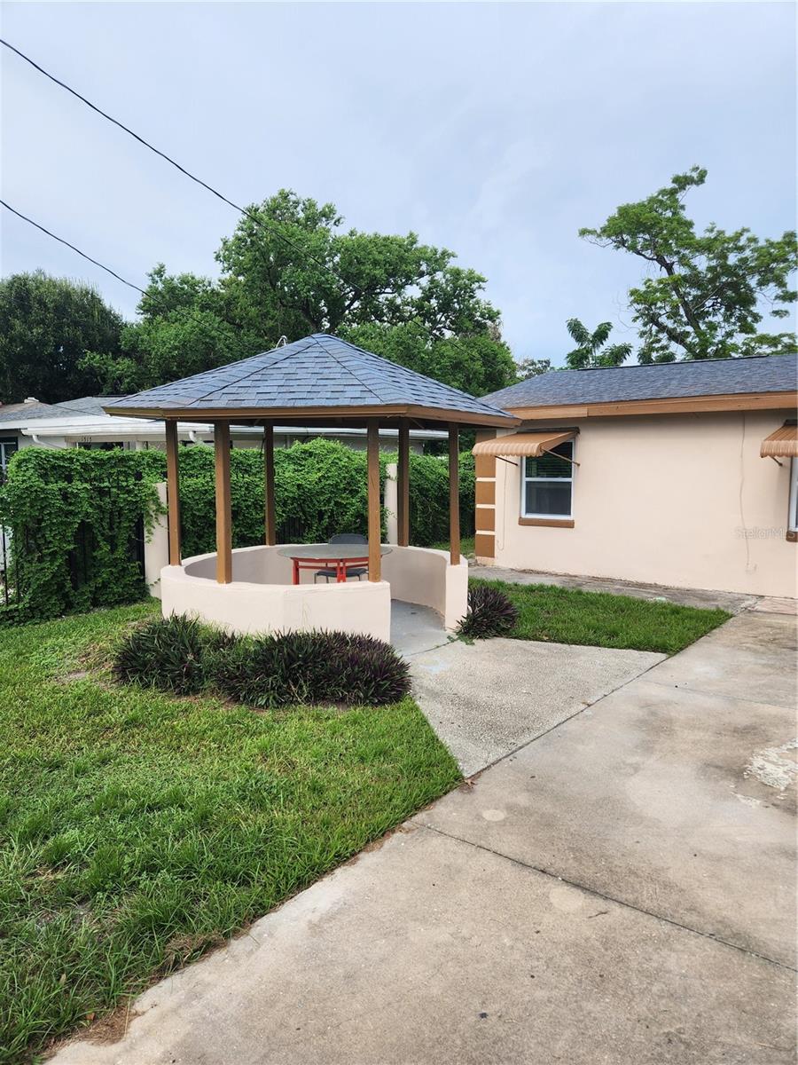 O6434637 Property Photo 2