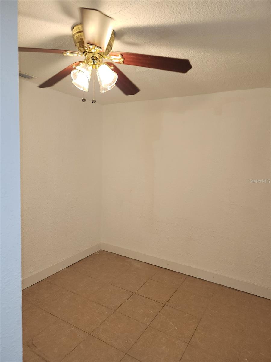 O6434637 Property Photo 5