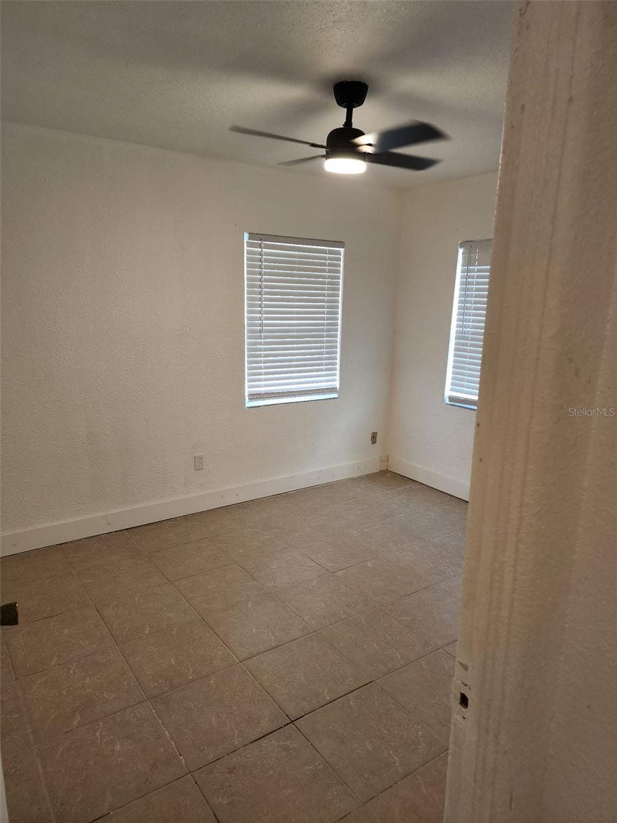 O6434637 Property Photo 6