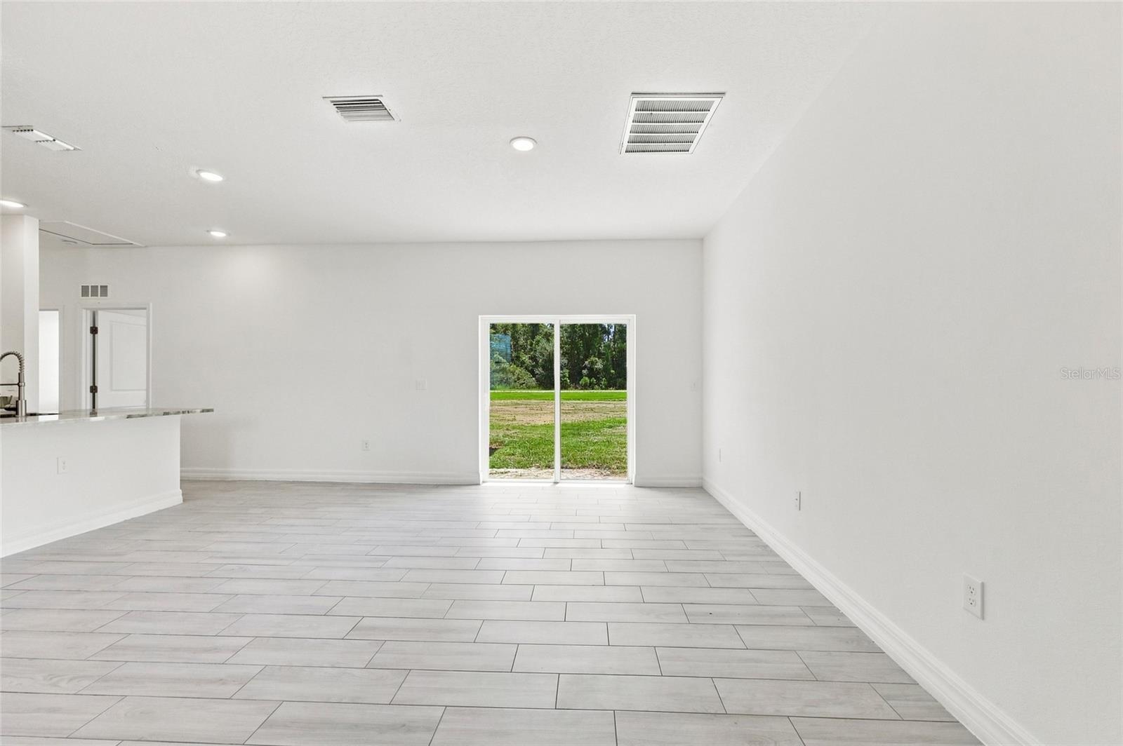 632 Hudson Valley Dr Property Photo 4
