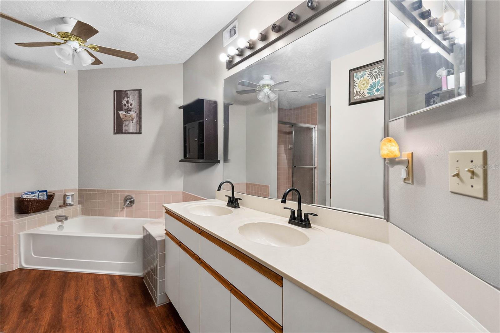 4807 Coachmans Dr #2402 Property Photo 13