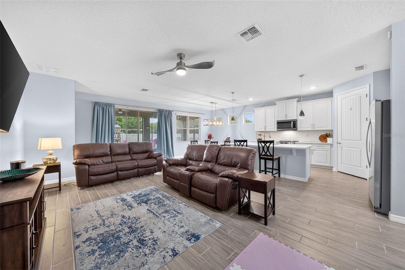 1446 Savoy Ln Property Photo 3