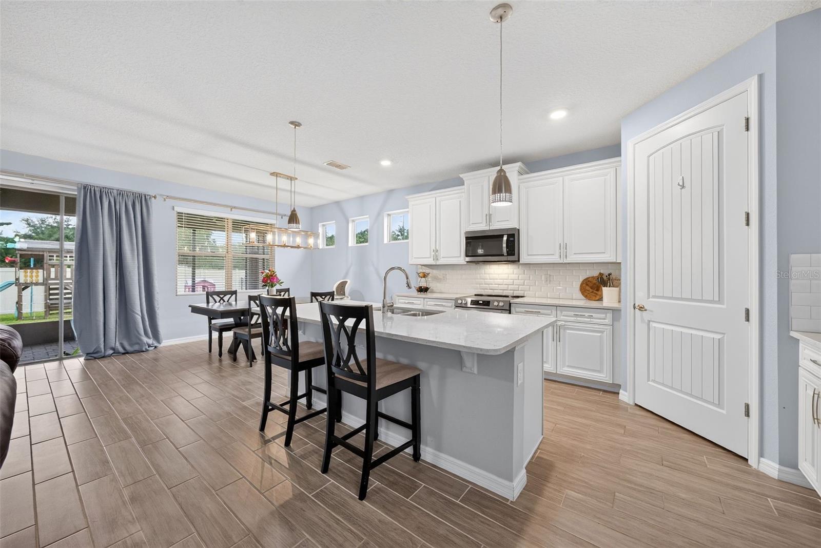 1446 Savoy Ln Property Photo 6