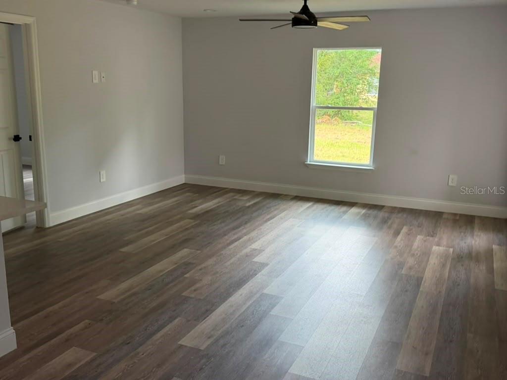 843 W Gage Ln Property Photo 9