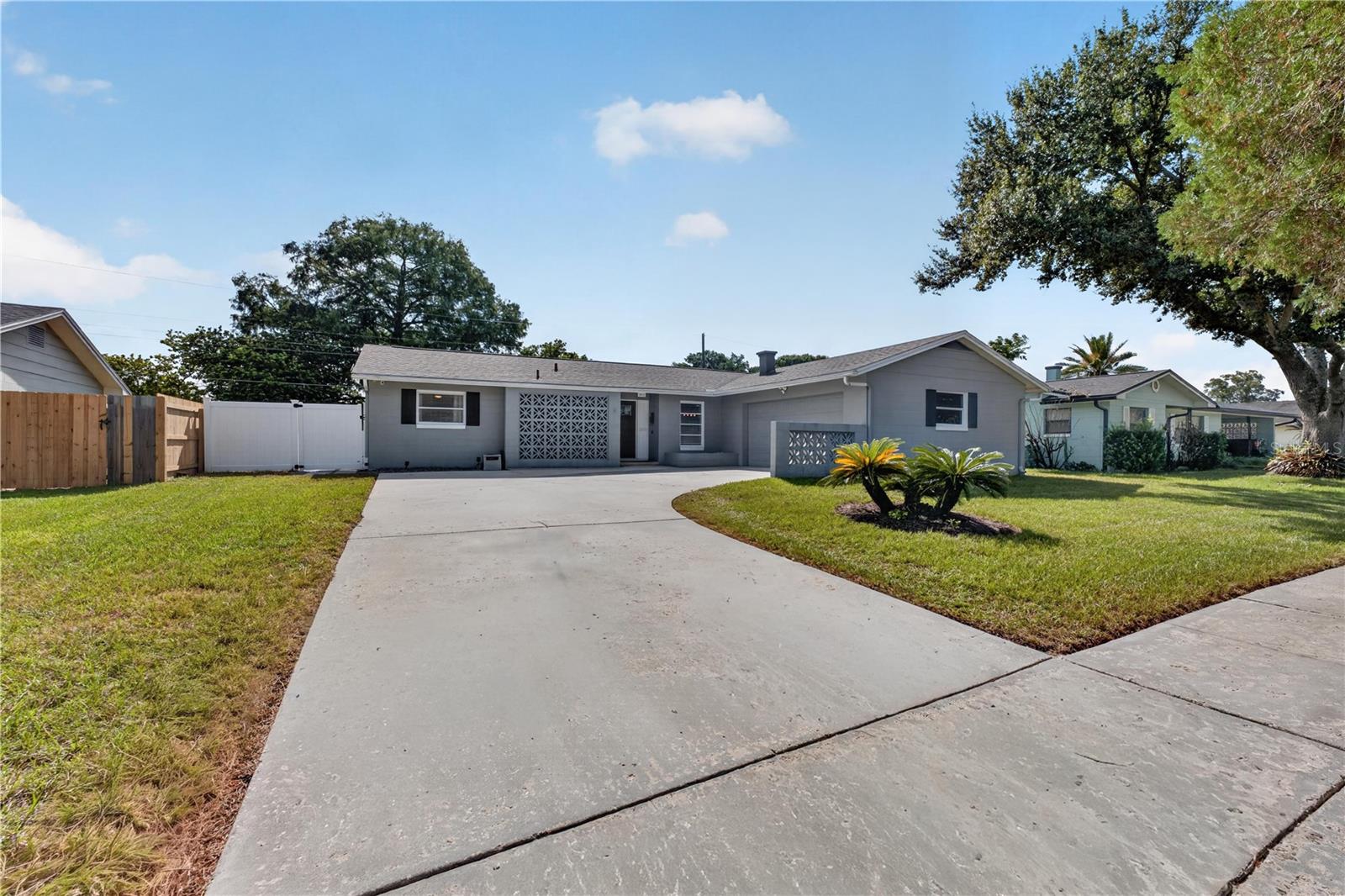 2112 Eastbrook Blvd Property Photo 2