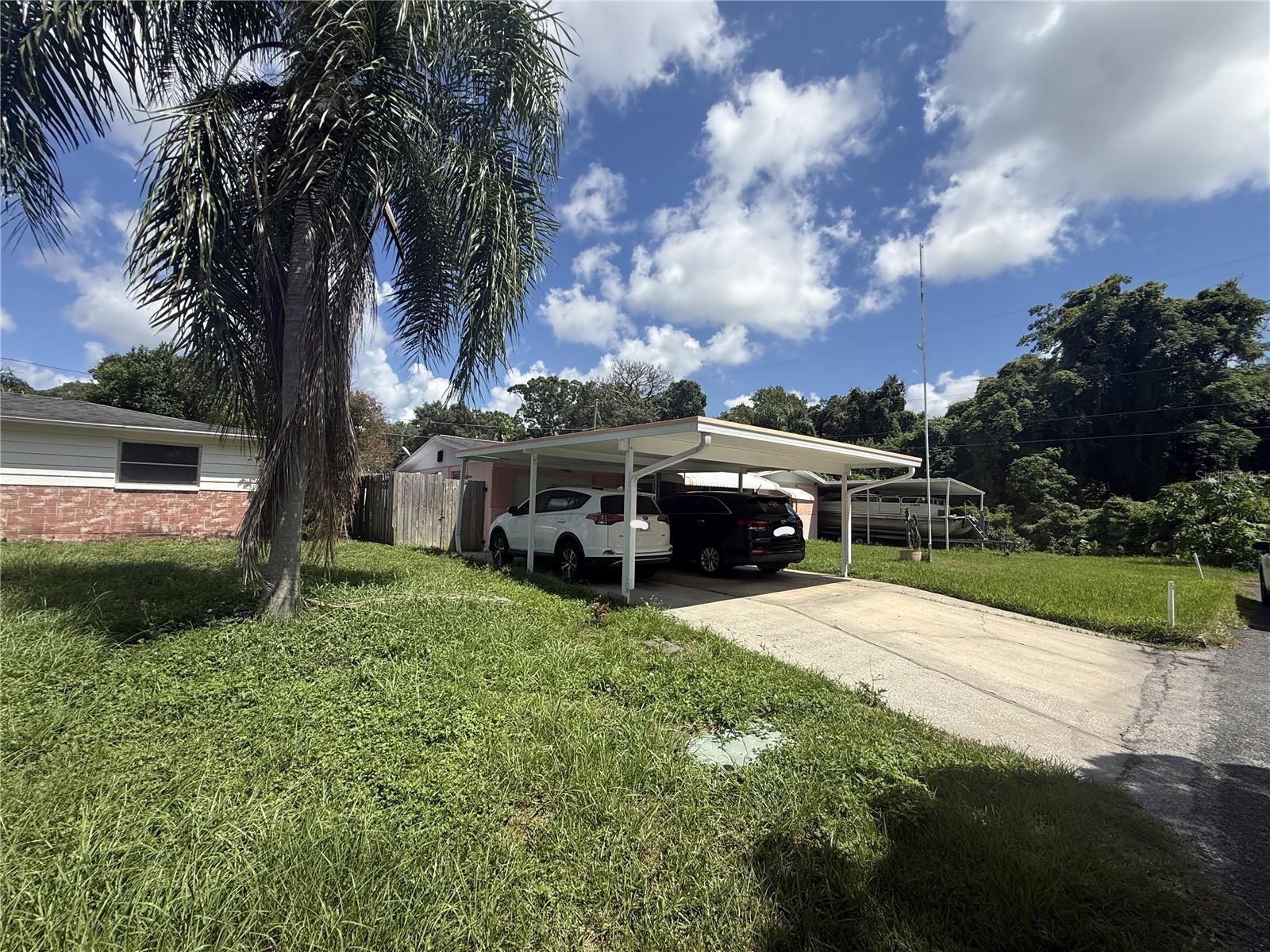 1650 Aqua Ln Property Photo 2