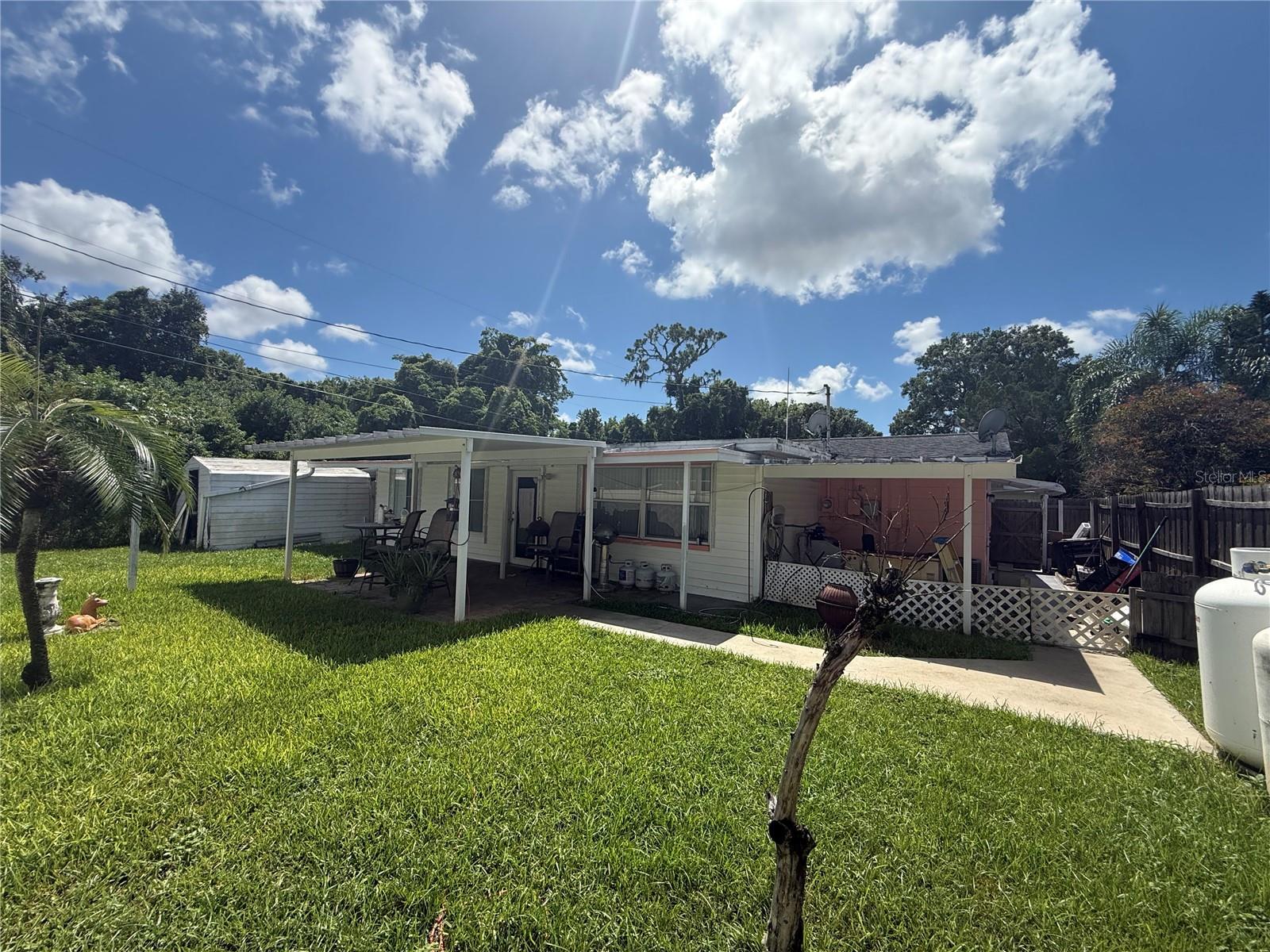 1650 Aqua Ln Property Photo 3