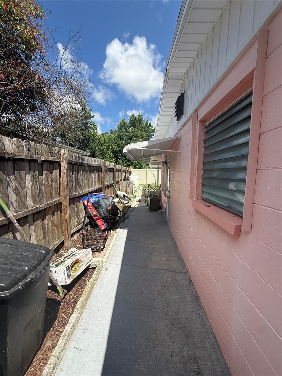 1650 Aqua Ln Property Photo 15