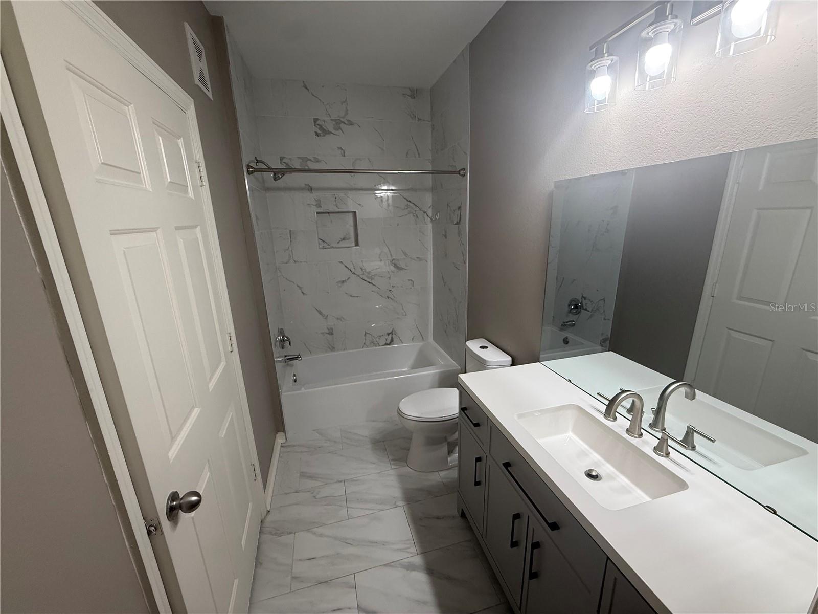 1985 Erving Cir #205 Property Photo 6