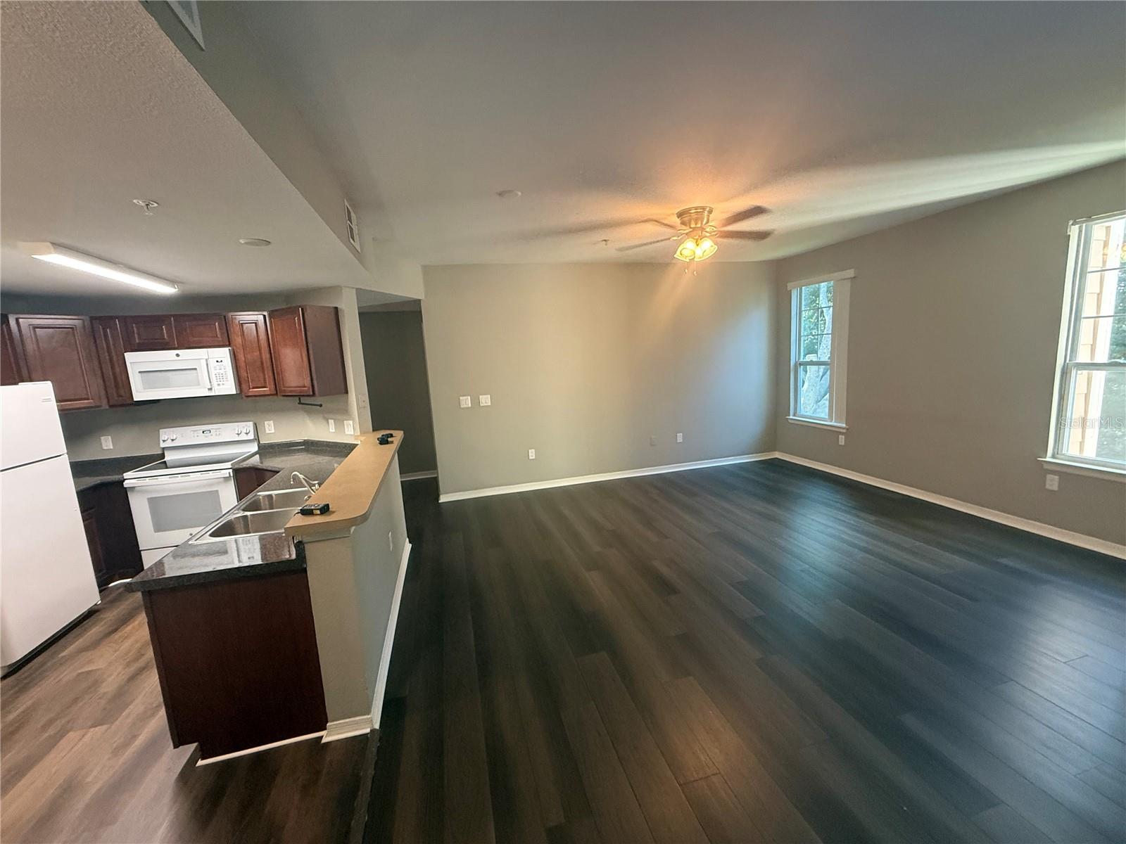 1985 Erving Cir #205 Property Photo 7