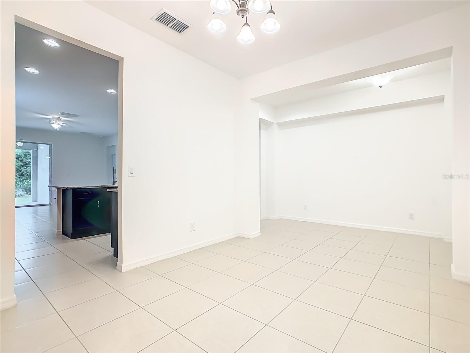O6434753 Property Photo 6