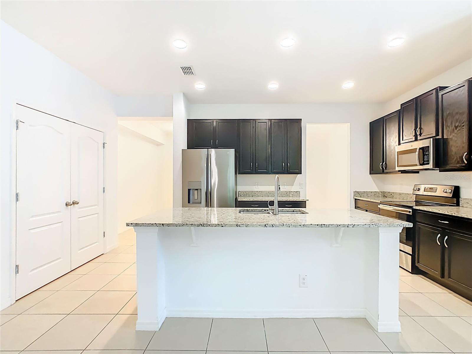 O6434753 Property Photo 11