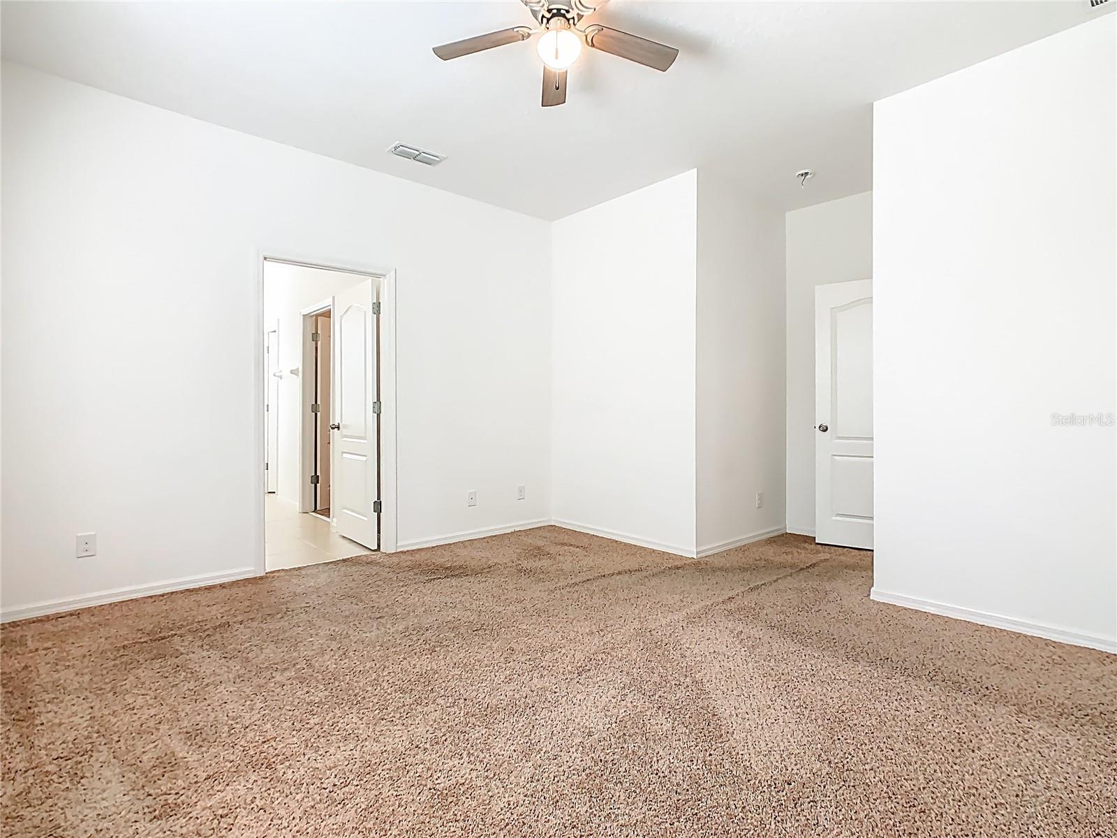 O6434753 Property Photo 17