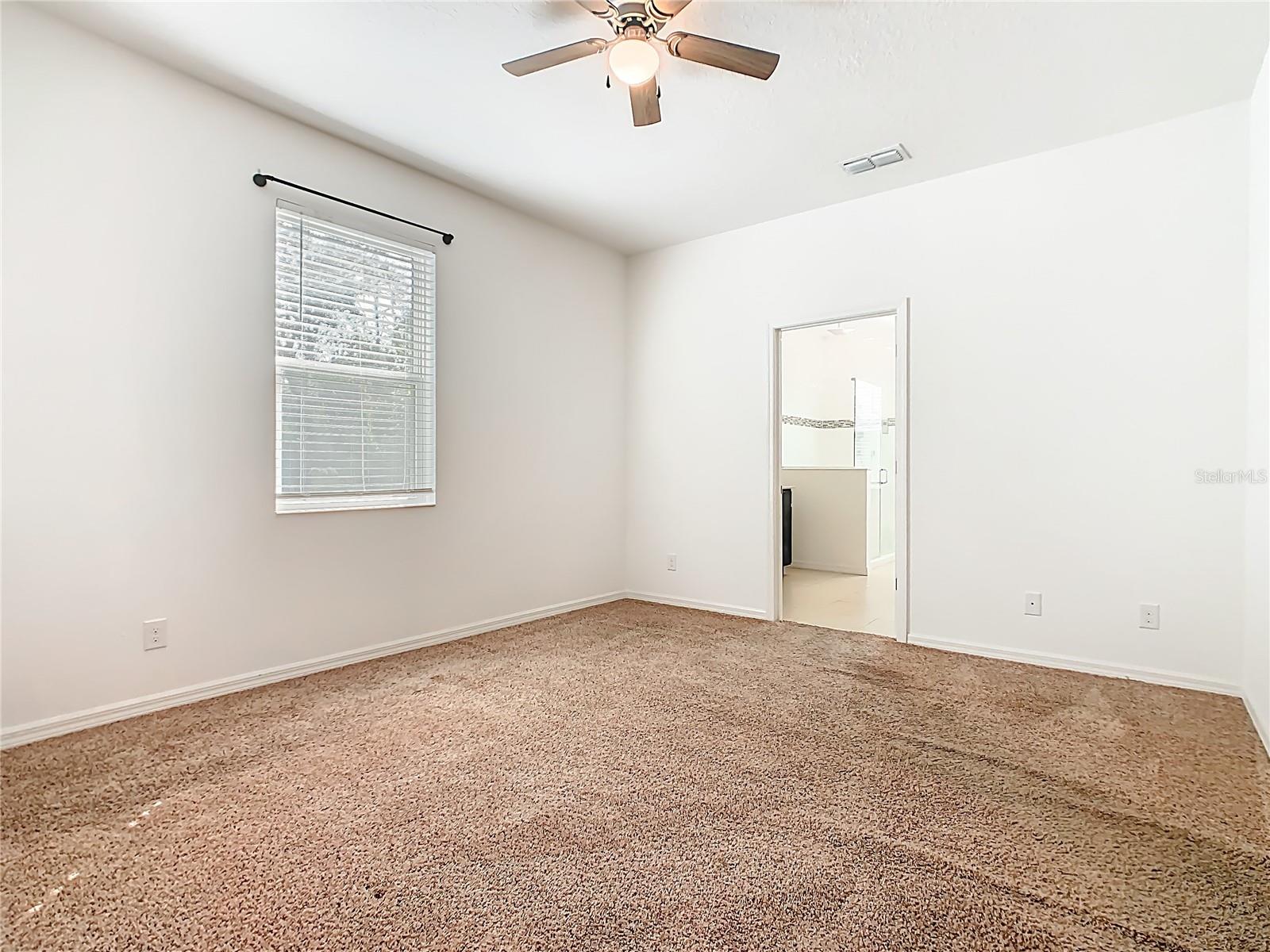 O6434753 Property Photo 18