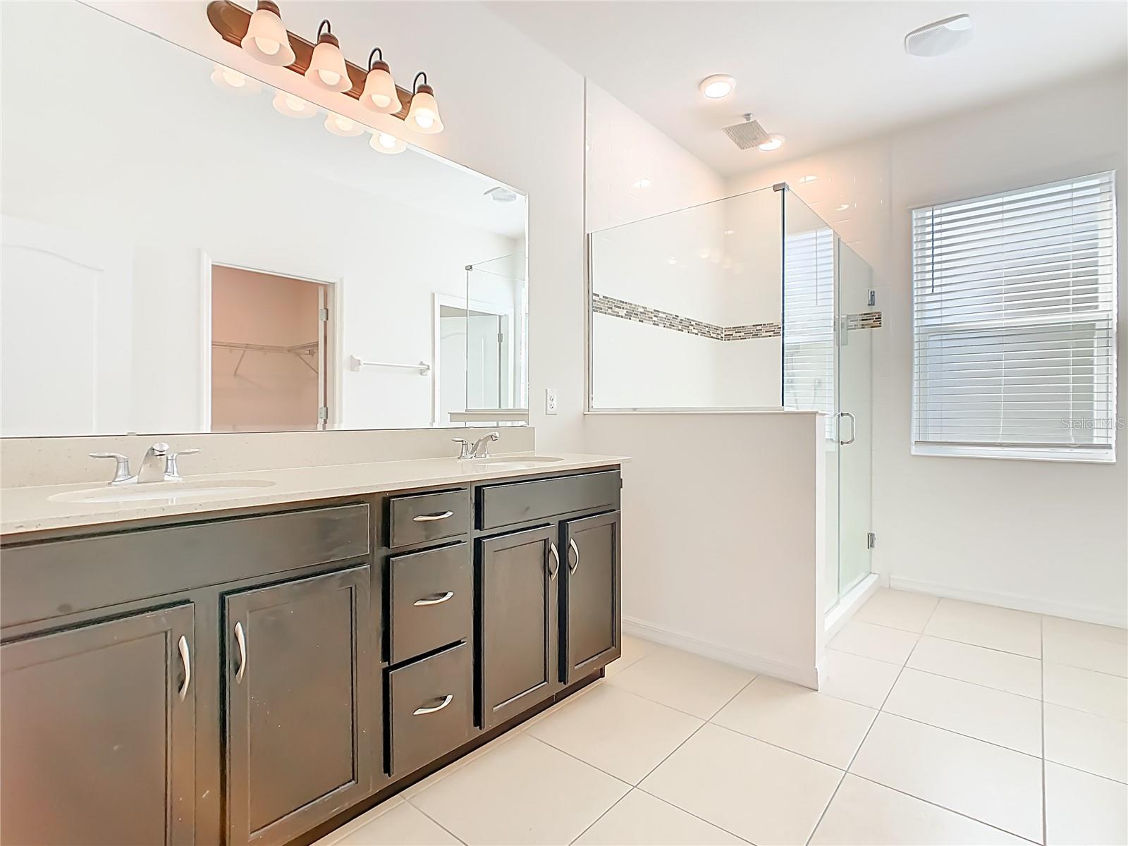 O6434753 Property Photo 23