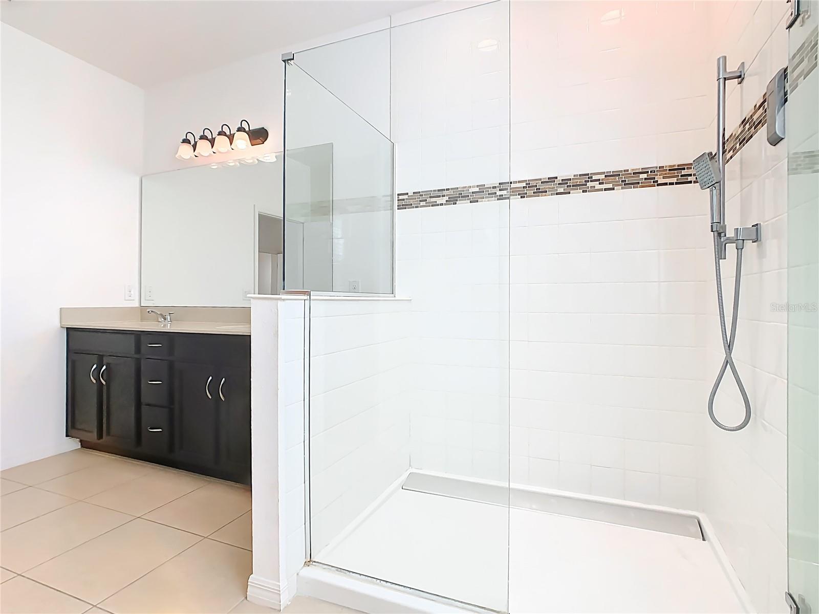 O6434753 Property Photo 24