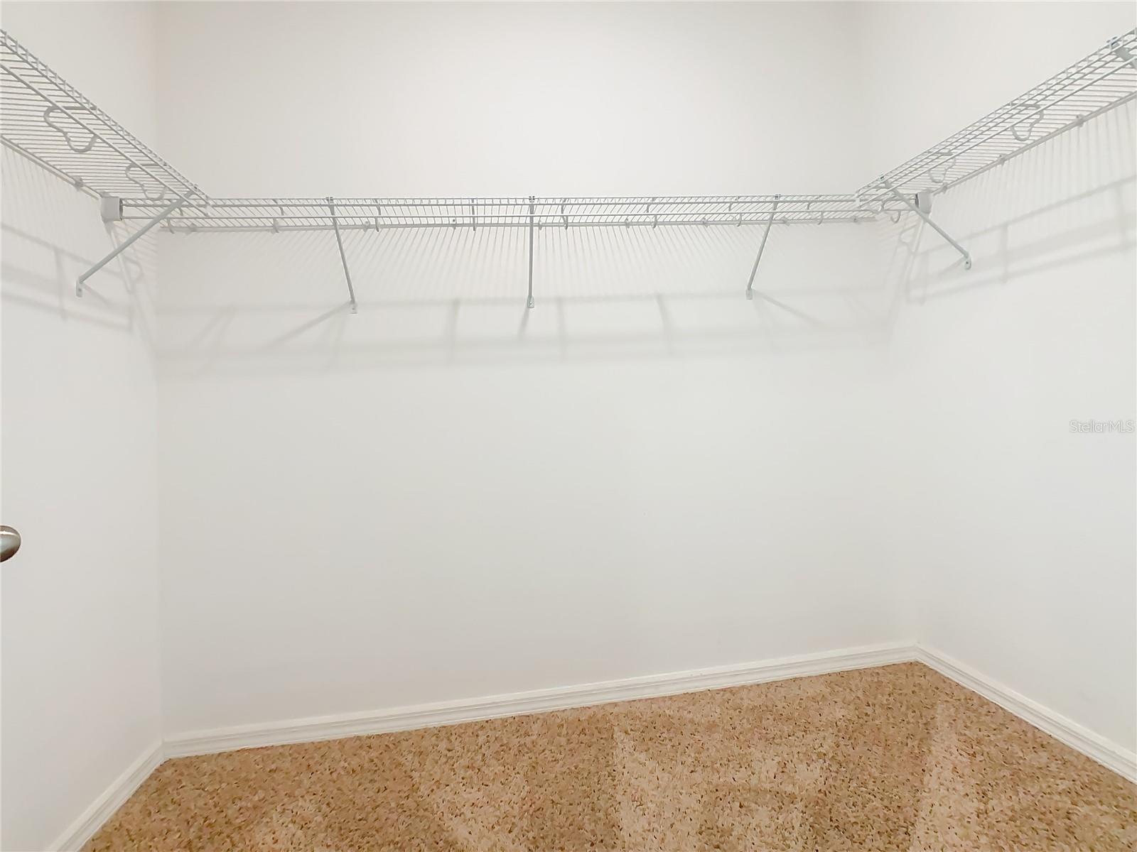 O6434753 Property Photo 26