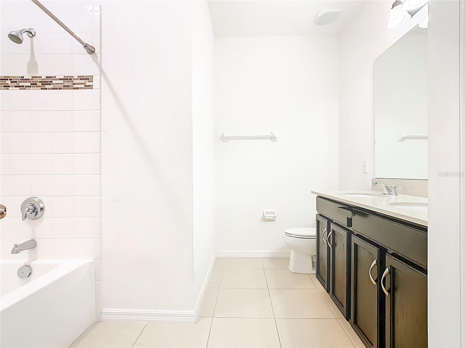 O6434753 Property Photo 33