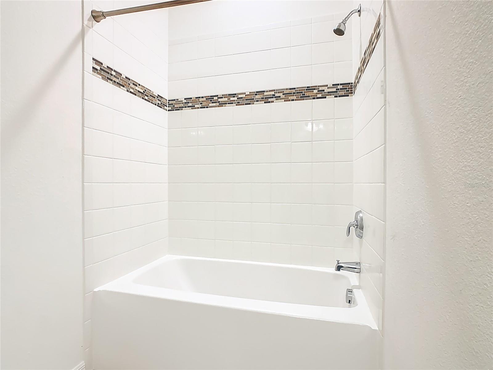 O6434753 Property Photo 34