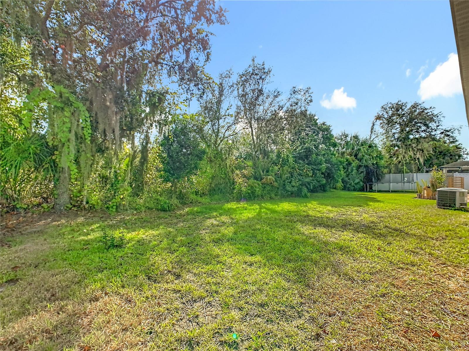 O6434753 Property Photo 40