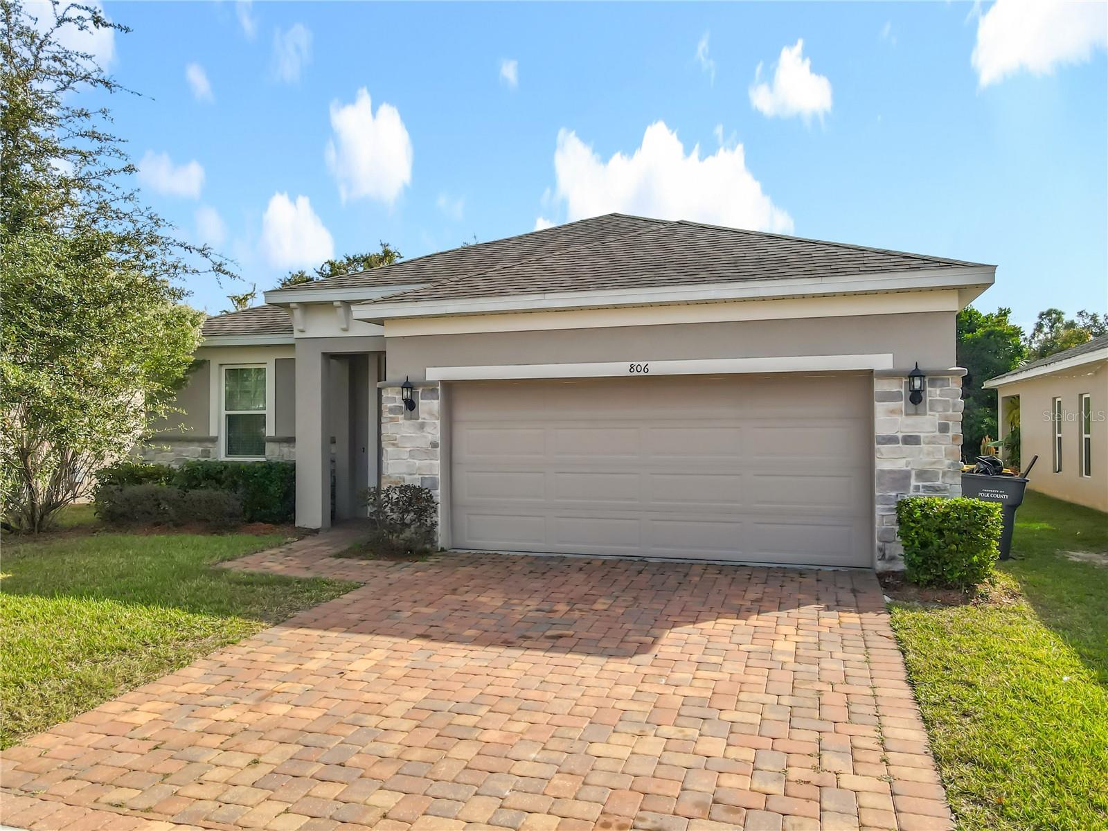 O6434753 Property Photo 44