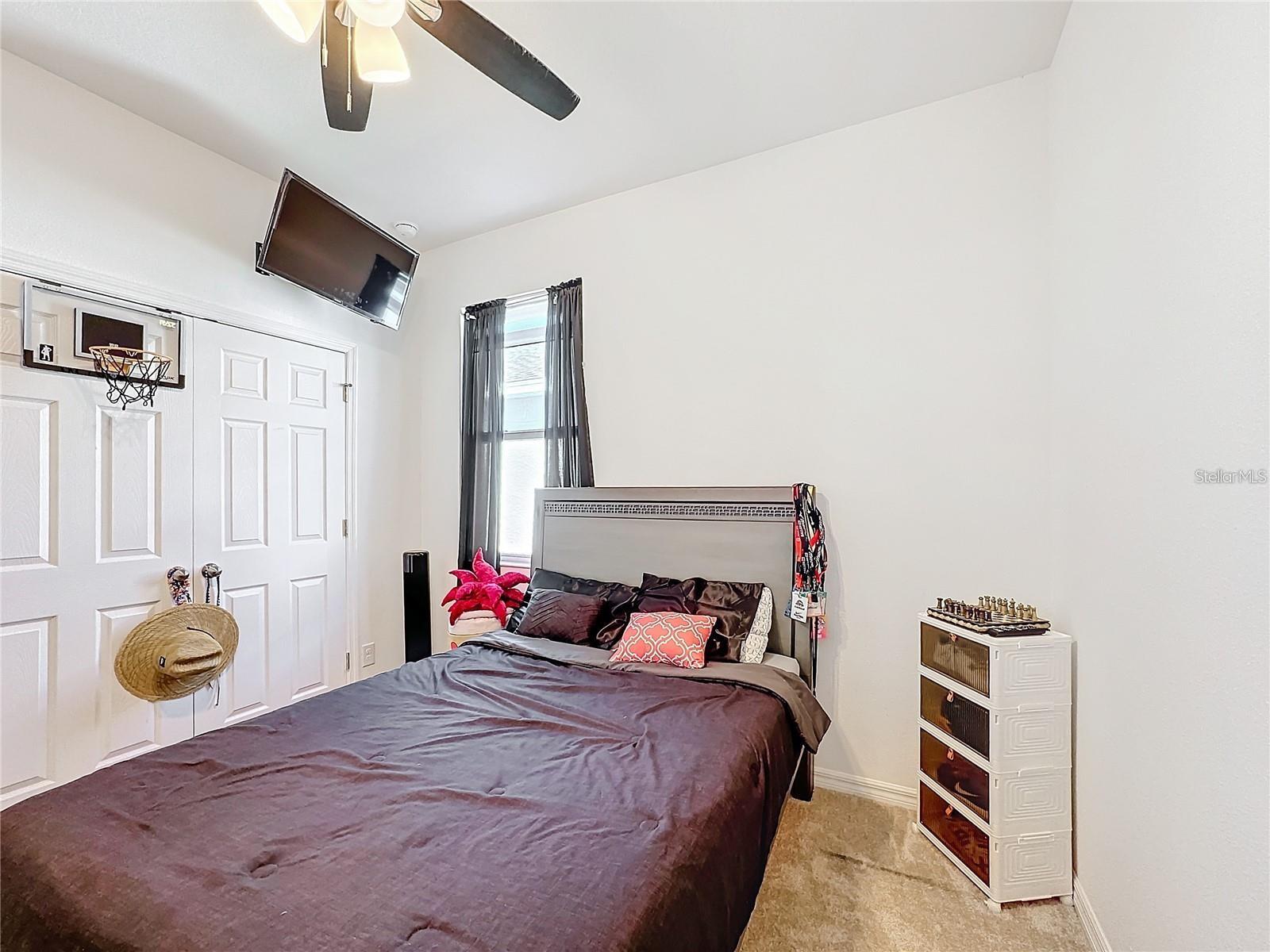 O6434754 Property Photo 23