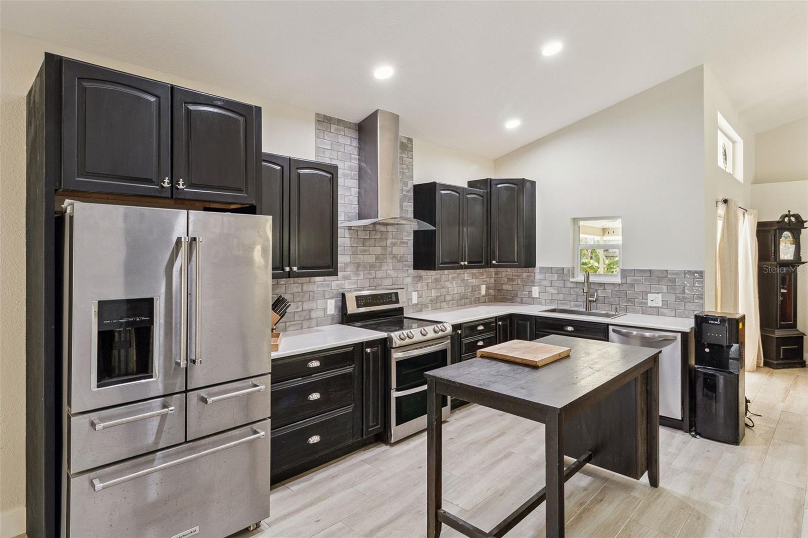 105 Tradewinds Ter Property Photo 4