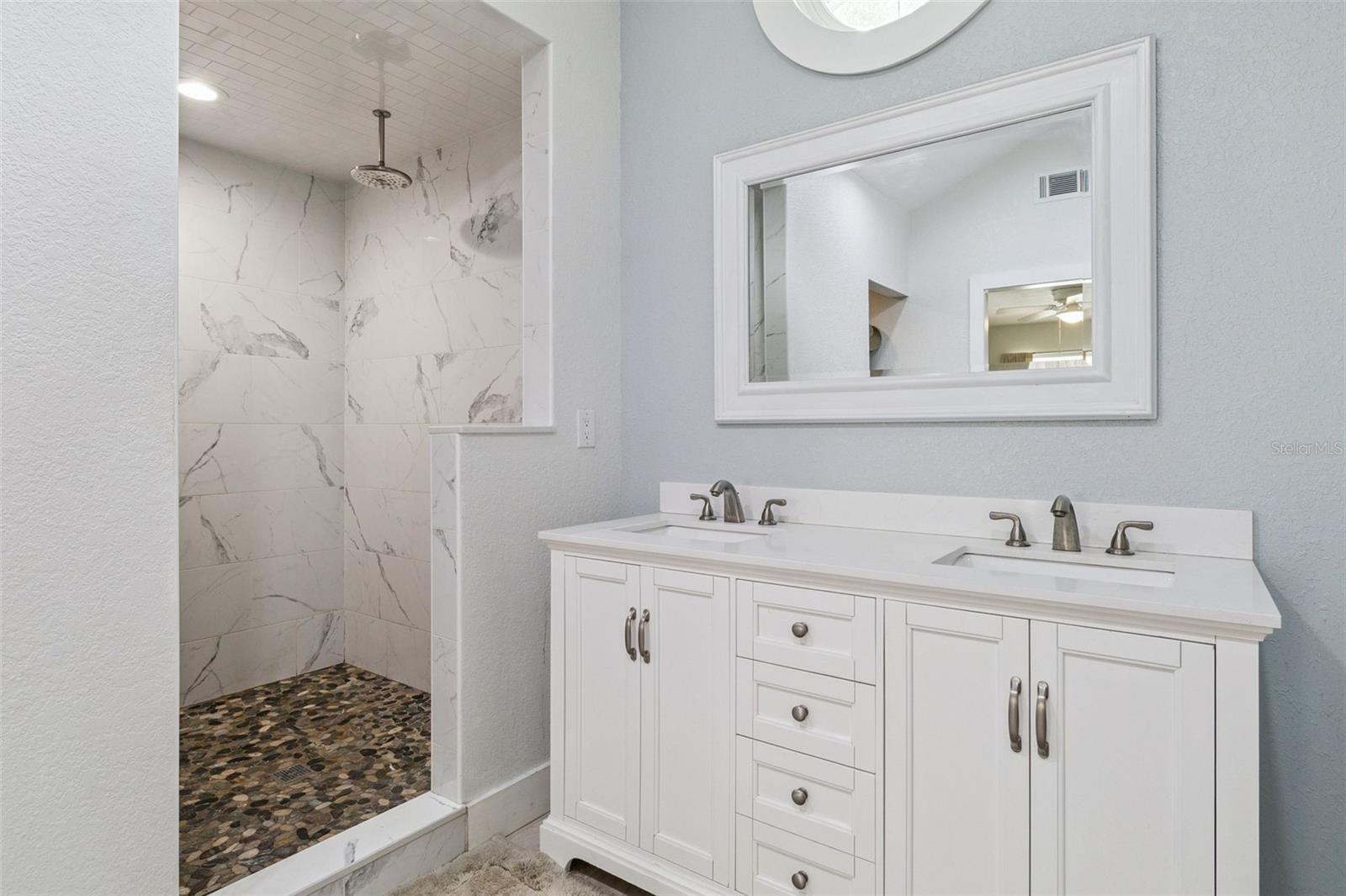 105 Tradewinds Ter Property Photo 17