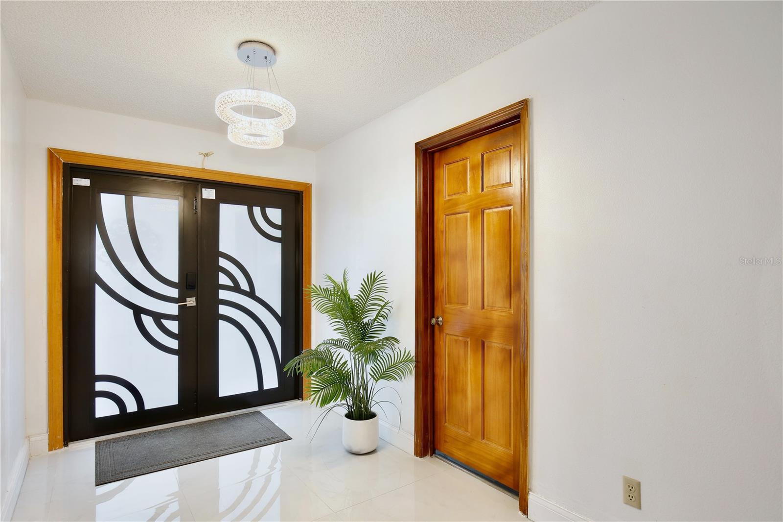 1129 Madura Dr Property Photo 6
