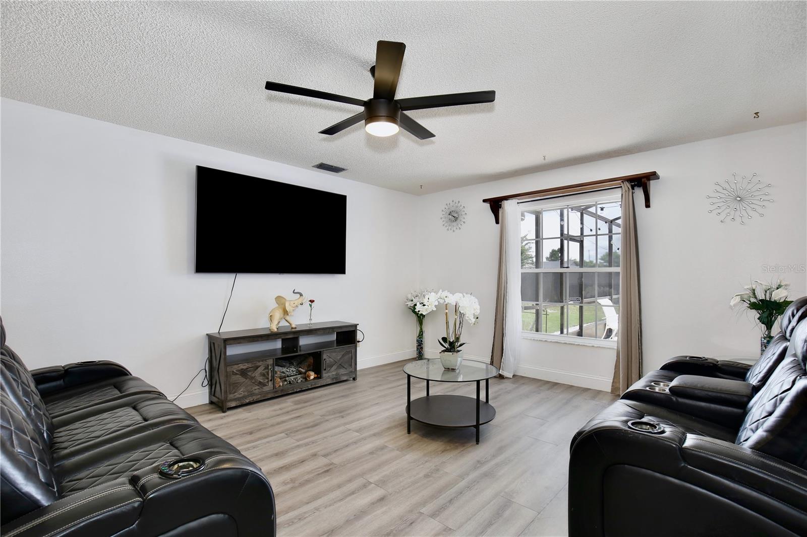 1129 Madura Dr Property Photo 12