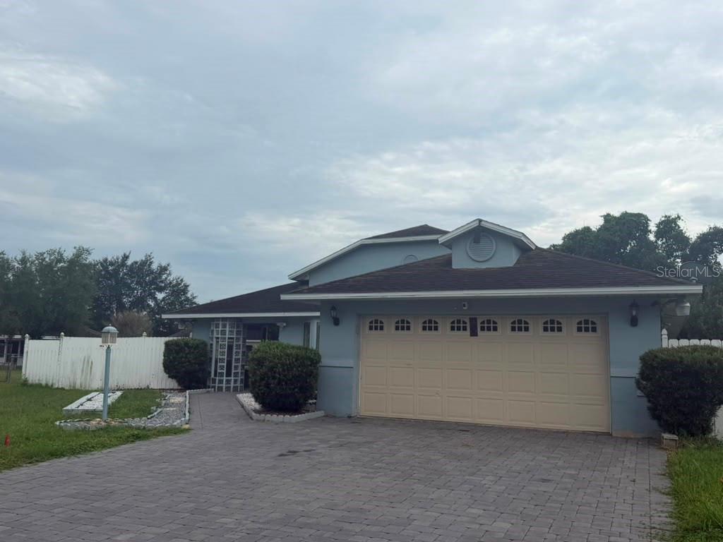 1013 Mayfair Pl Property Photo 2