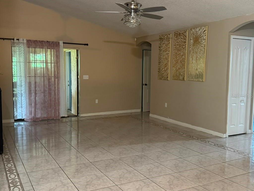 1013 Mayfair Pl Property Photo 3