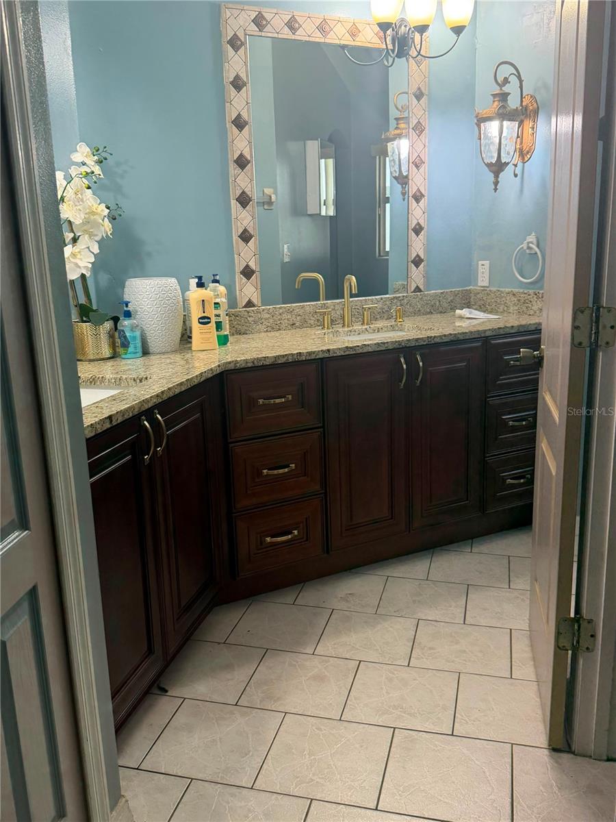 1013 Mayfair Pl Property Photo 11