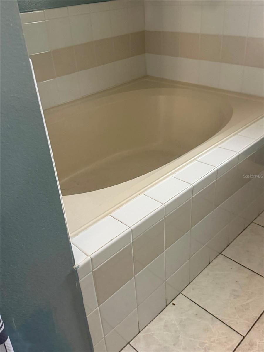 1013 Mayfair Pl Property Photo 13