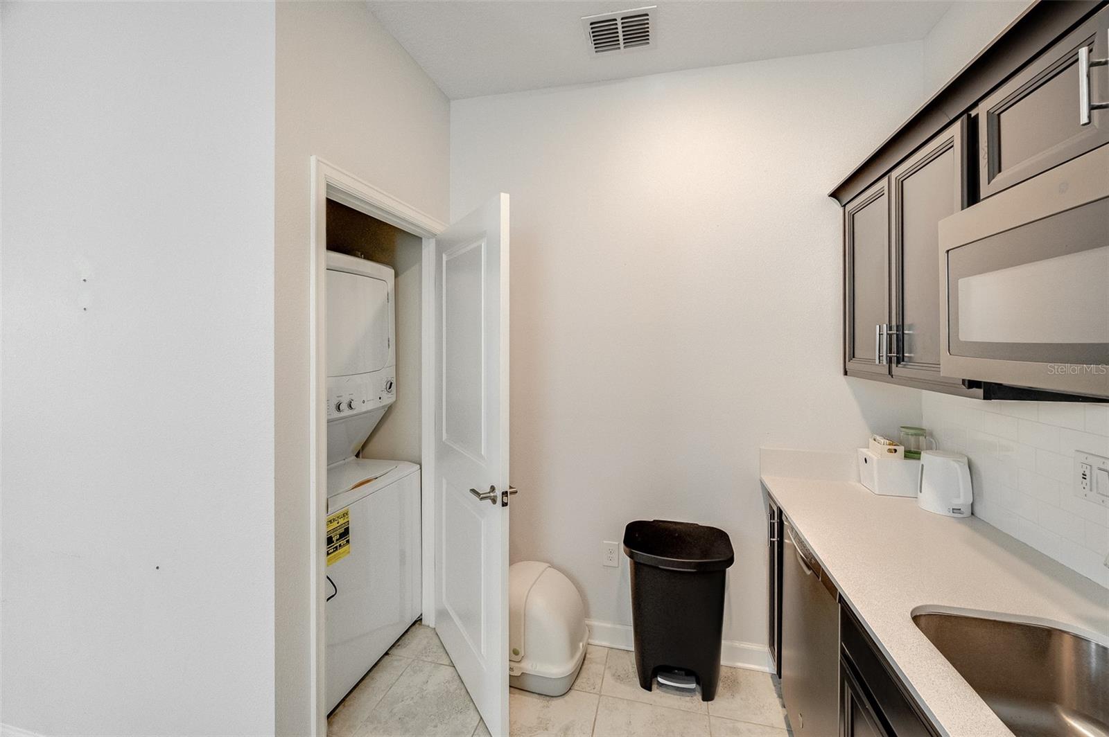 2353 Crescent Moon St Property Photo 43
